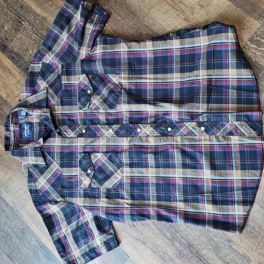 Wrangler Men's L Plaid Short-sleeved Button-down Shirt